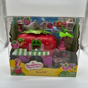 Strawberry Shortcake 20+ Pieces Berry Café Doll Playset & Accessories Hasbro NEW